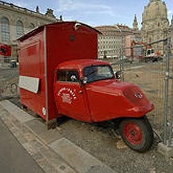 Three -Wheeler Goods Carrier Van